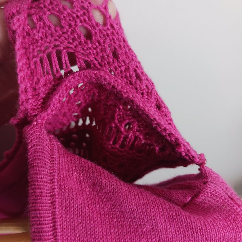 Hot In Hollywood Fuchsia Pink Crochet Tunic W/ Attached Tank, 3/4 Sleeve, Medium - Picture 9 of 16
